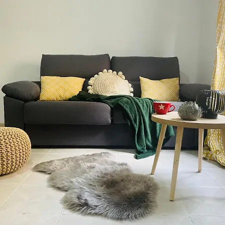 Apartment Cozy 2-bedroom Serviced With Netflix