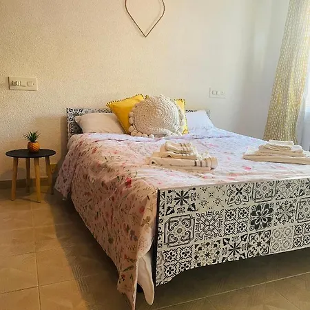 Cozy 2-bedroom Serviced With Netflix Apartment