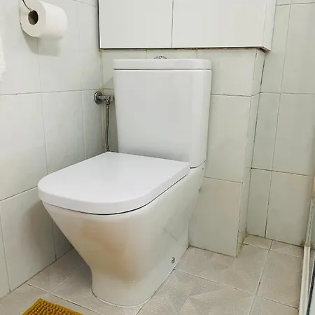 Cozy 2-bedroom Serviced With Netflix Apartment *
